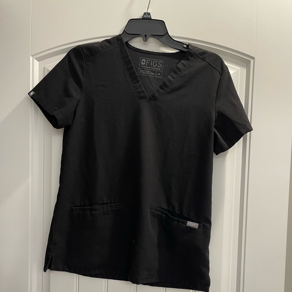 Figs Women's Black "Casma" 3 Pocket Scrub Top Style FW1100 Size XS